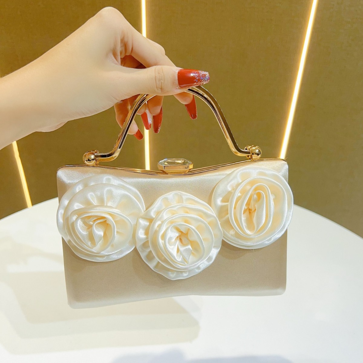 新しいシルクイブニングクラッチ女性のダイヤモンドクロスボディ - Women'S Bags New Look のレビューと価格