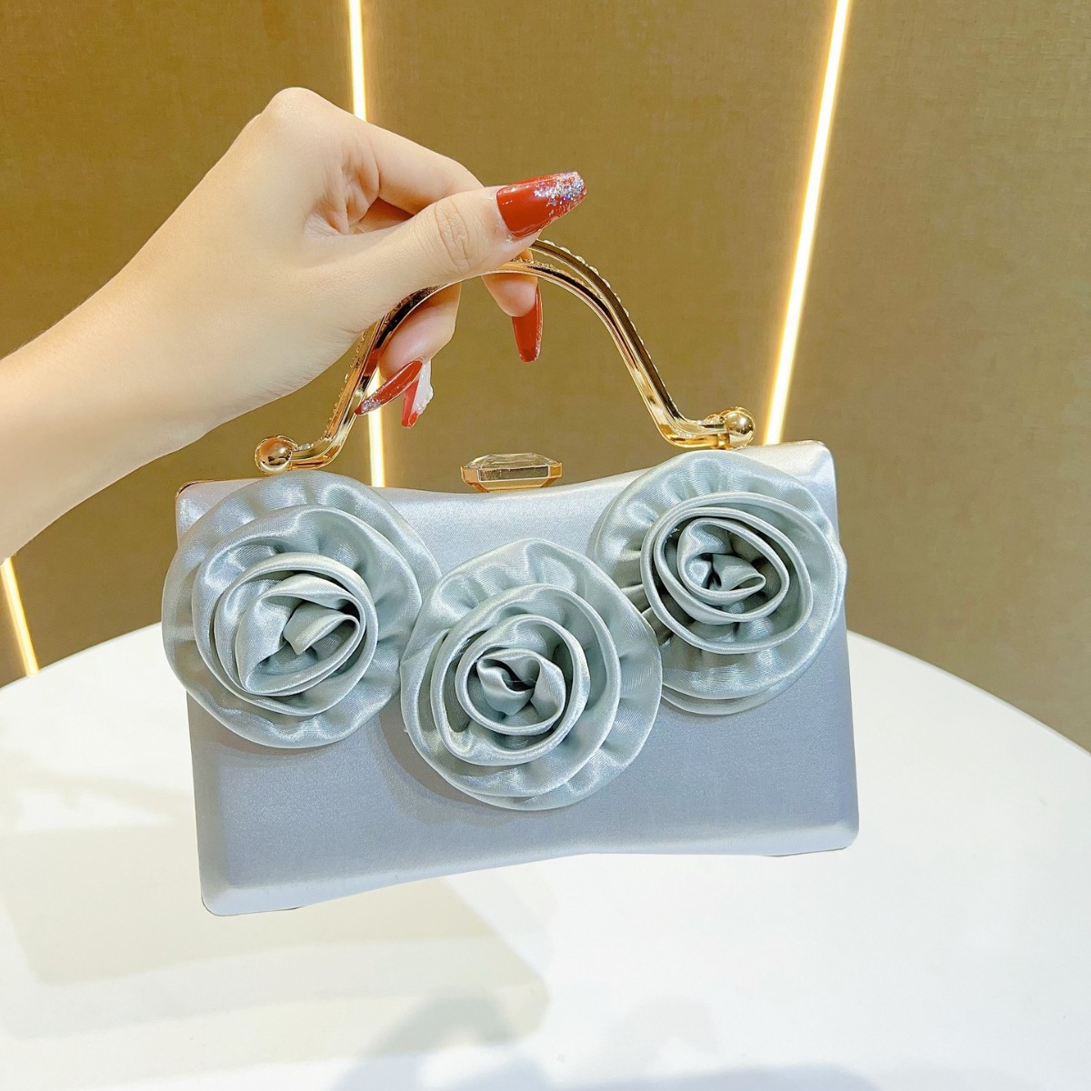 新しいシルクイブニングクラッチ女性のダイヤモンドクロスボディ - Women'S Bags New Look のレビューと価格
