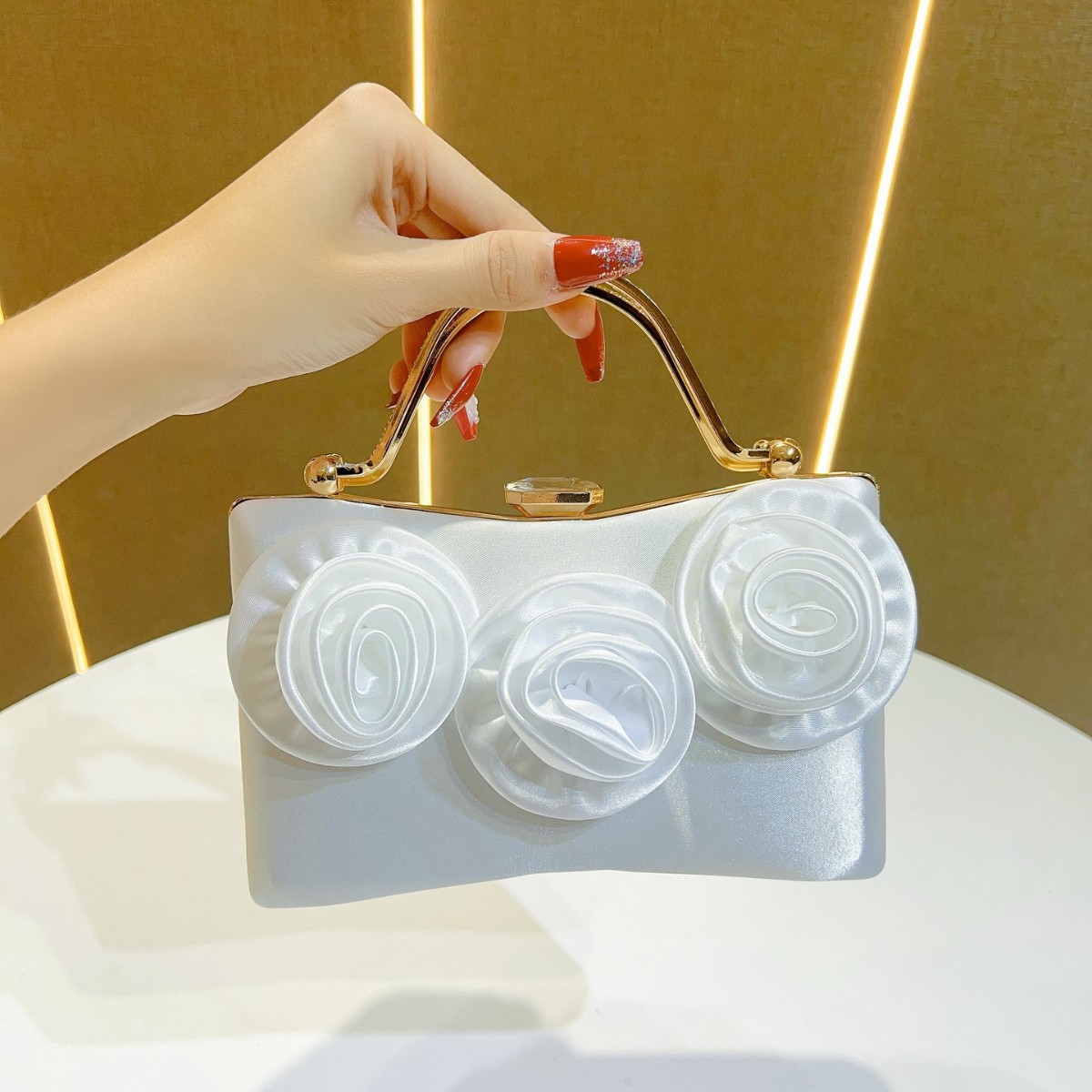 新しいシルクイブニングクラッチ女性のダイヤモンドクロスボディ - Women'S Bags New Look のレビューと価格
