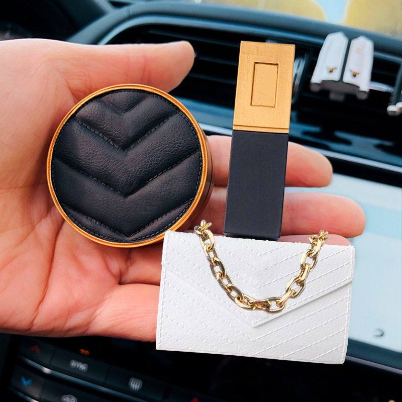クリエイティブ口紅バッグスタイル車の香水飾り空気出口アロマフ - Women Bags Outlet のレビューと価格