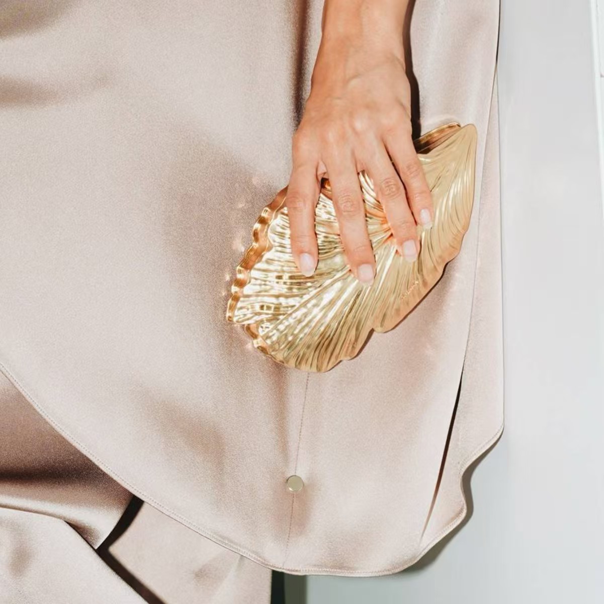 ラグジュアリーなゴールデンファッションアクリルリーフメタルボ - Women Bags Golden のレビューと価格
