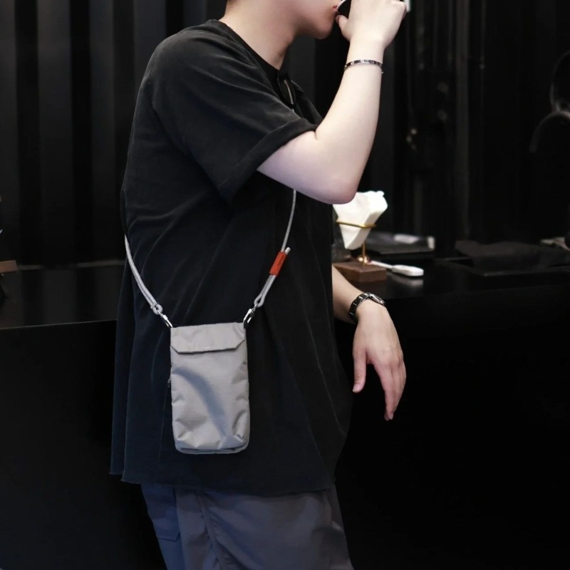メンズスリムフィットクロスボディフォンバッグ、折りたたみ式ウ - Phone Bag Crossbody のレビューと価格